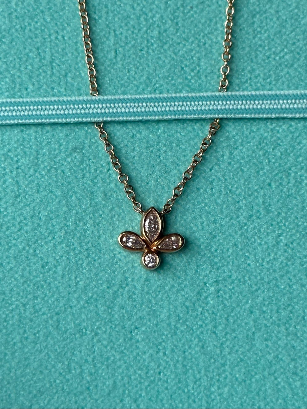 Tiffany&Co BRAND NEW Fleur de Lis Necklace in 18K Rose Gold ( never worn)